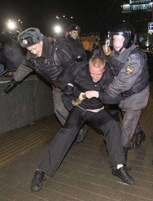 Aproximativ 50 de opozanţi ruşi, reţinuţi pentru că protestau la Moscova şi Sankt-Petersburg 119641