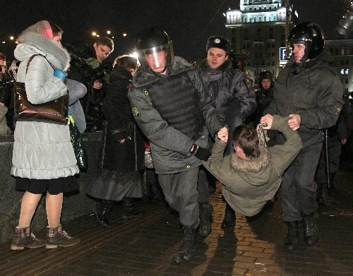 Aproximativ 50 de opozanţi ruşi, reţinuţi pentru că protestau la Moscova şi Sankt-Petersburg 119643