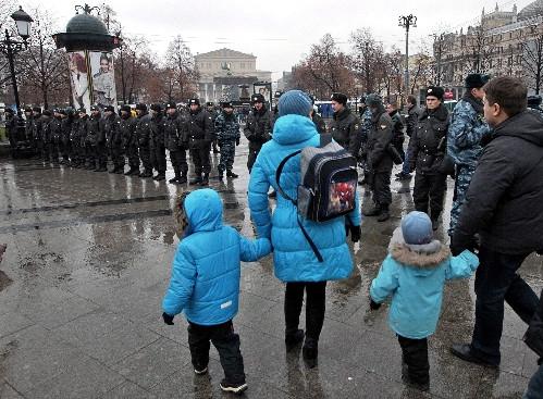 Aproximativ 50 de opozanţi ruşi, reţinuţi pentru că protestau la Moscova şi Sankt-Petersburg 119645