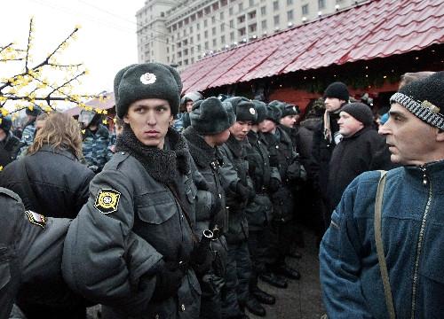 Aproximativ 50 de opozanţi ruşi, reţinuţi pentru că protestau la Moscova şi Sankt-Petersburg 119646