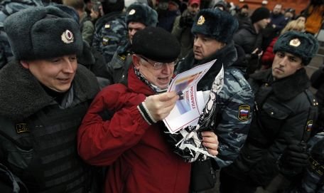 Sute de poliţişti patrulează pe străzile din Moscova, în ziua alegerilor legislative