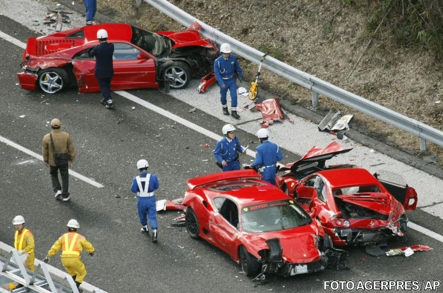 Cel mai scump accident din istorie! Opt Ferrari, un Lamborghini şi trei Mercedes-uri, făcute praf