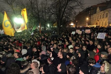 Peste 300 de manifestanţi, arestaţi la Moscova în timpul unui protest faţă de alegeri