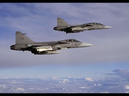 România va cumpăra trei avioane noi pentru armată