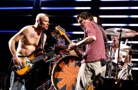 Trupa Red Hot Chili Peppers concertează în Bucureşti