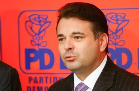 William Brânză a făcut-o de oaie: A scris „Mândru că SÂNT român“ pe cadourile electorale
