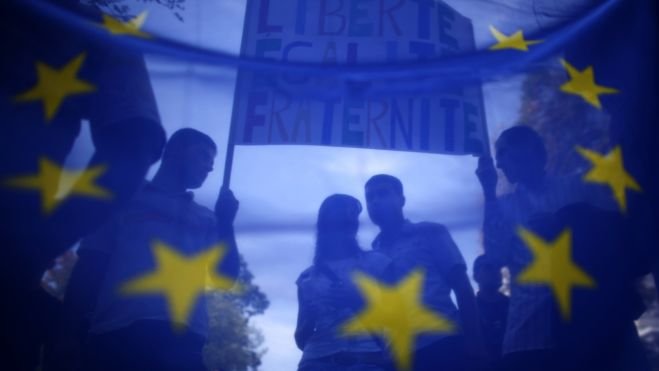 Cele mai puternice două state din UE, Germania şi Franţa, riscă să îşi piardă ratingul maxim. Cum ne va afecta?