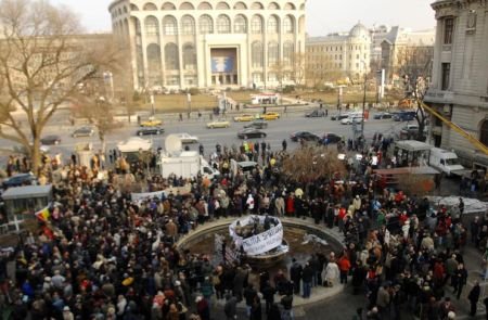 Protest violent în Piaţa Universităţii din Bucureşti. Cerem demisia Guvernului Boc! Poporul este la limită, nu mai poate!