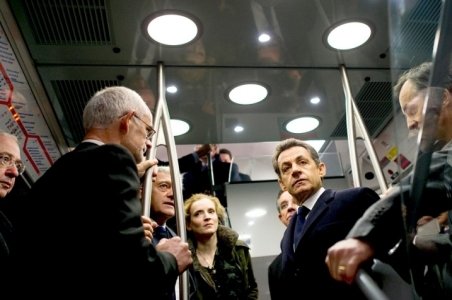 Sarkozy s-a plimbat cu metroul la inaugurarea unei noi garnituri a trenului subteran parizian