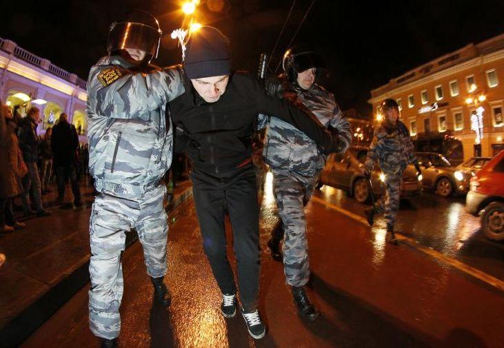 Sute de militanţi ai opoziţiei, reţinuţi la Moscova. Protestau faţă de neregulile de la alegerile legislative 120102