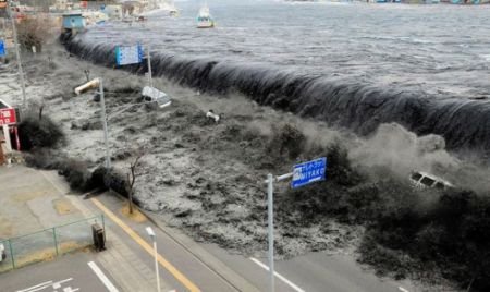NASA: Seismul din Japonia a provocat un TSUNAMI DUBLU. Valurile ucigaşe s-au contopit