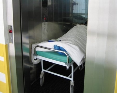 Spitalul Judeţean Bacău a luat patru lifturi cu 260.000 euro. Cu aceeaşi bani, alt spital a cumpărat opt ascensoare