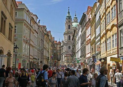 Români, printre primii la numărul de ore lucrate săptămânal. N-o să-ţi vină să crezi ce stat se află pe locul întâi! 120589