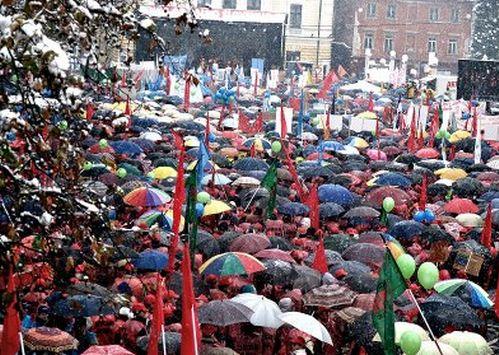 Români, printre primii la numărul de ore lucrate săptămânal. N-o să-ţi vină să crezi ce stat se află pe locul întâi! 120595