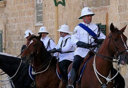 Români, printre primii la numărul de ore lucrate săptămânal. N-o să-ţi vină să crezi ce stat se află pe locul întâi! 120600