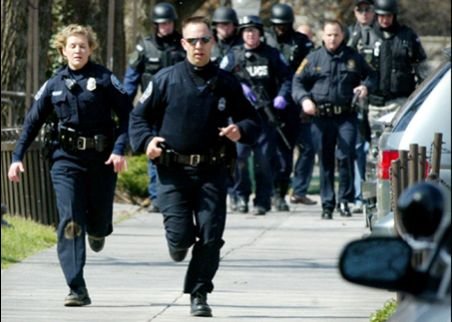 Un poliţist a fost ucis, în urma unui atac la Virginia Tech. Atacatorul a fost găsit mort, cu arma lângă el