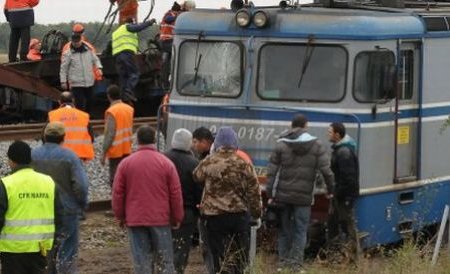 O cisternă cu motorină a fost lovită de un tren, în Braşov. Patru persoane sunt rănite