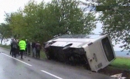 Un autocar plin cu deţinuţi s-a răsturnat la Constanţa. Trei persoane sunt rănite