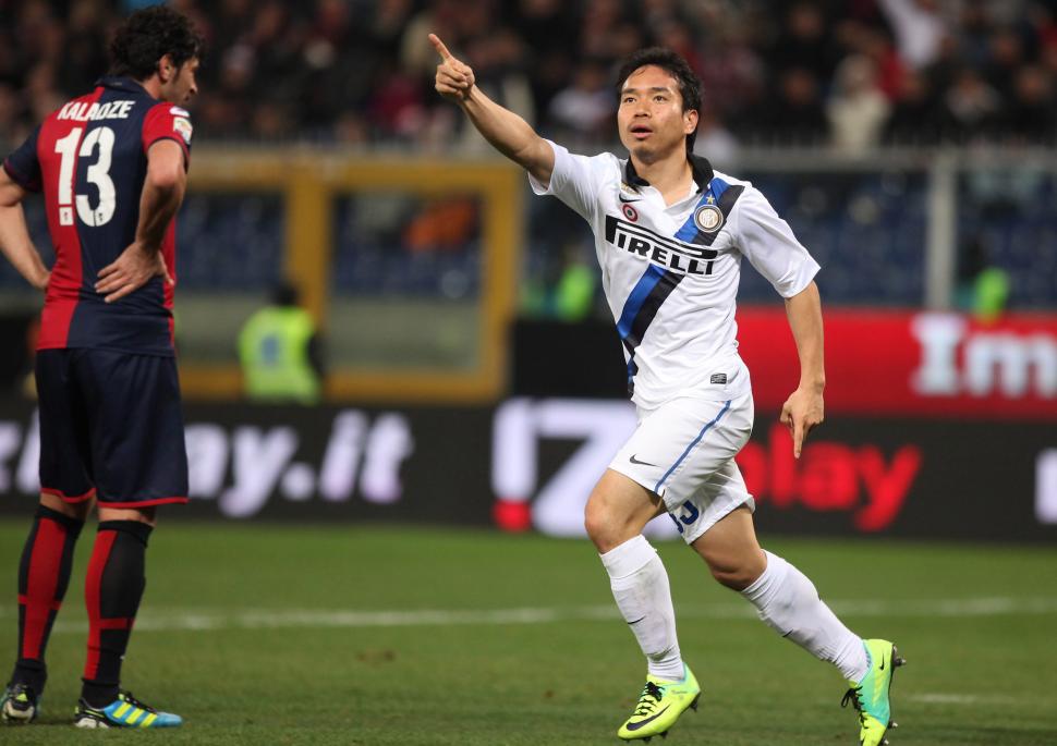 Inter Milano câştigă restanţa cu Genoa şi urcă pe locul 7 în Serie A