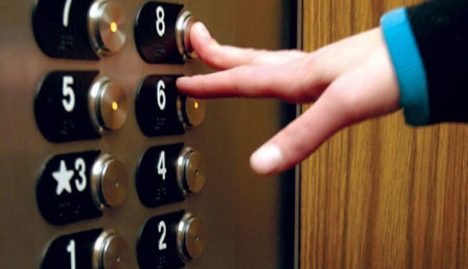 Ascensorul ucigaş! O femeie a sfârşit strivită de un lift, într-o clădire de birouri din New York