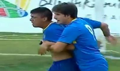 Răi de mici: Un junior de la Boca Juniors l-a atacat pe arbitrul care l-a eliminat
