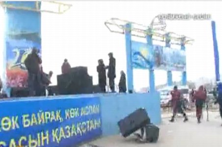 10 grevişti KazMunaiGas au fost ucişi în urma unor ciocniri violente cu forţele armate, în vestul Kazahstanului