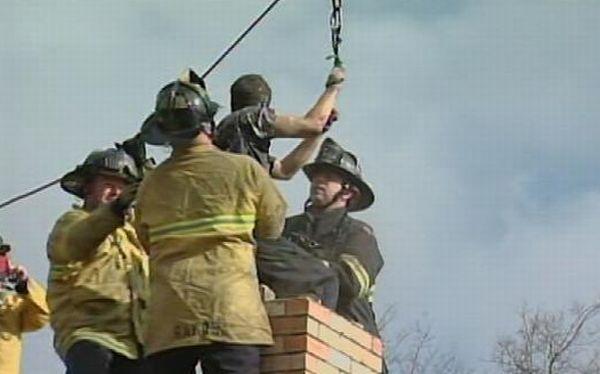  S-a crezut Moş Crăciun! Cum a reuşit un american să rămână blocat pe hornul casei 121789