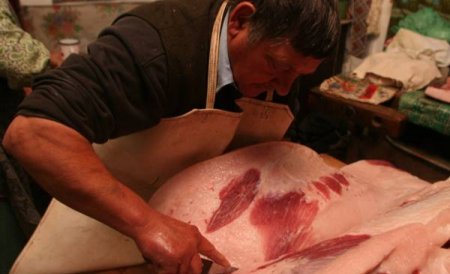 Românii preferă carnea de porc pentru Crăciun