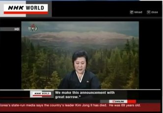 Decesul liderului Kim Jong-il, anunţat, cu ochii în lacrimi, de o prezentatoare îmbrăcată în negru
