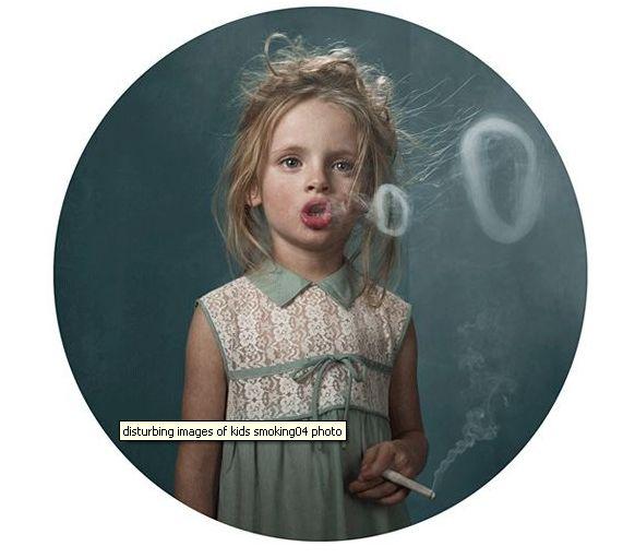 „Frumuseţea unui obicei urât”. Galerie foto ŞOCANTĂ! Când copiii imită gesturile adulţilor 122124