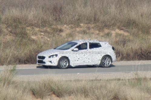 Volvo V40 2012 - prima imagine teaser a concurentului BMW Seria1 122172