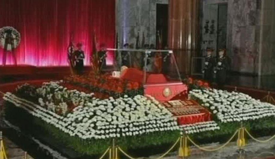 Imagini cu trupul neînsufleţit al lui Kim Jong-Il difuzate de televiziunea nord-coreeană 122417