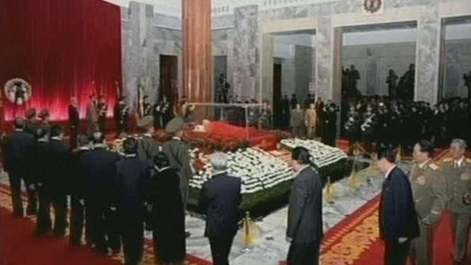Imagini cu trupul neînsufleţit al lui Kim Jong-Il difuzate de televiziunea nord-coreeană 122418