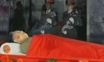 Imagini cu trupul neînsufleţit al lui Kim Jong-Il difuzate de televiziunea nord-coreeană 122421