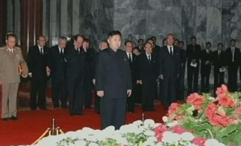 Imagini cu trupul neînsufleţit al lui Kim Jong-Il difuzate de televiziunea nord-coreeană 122422