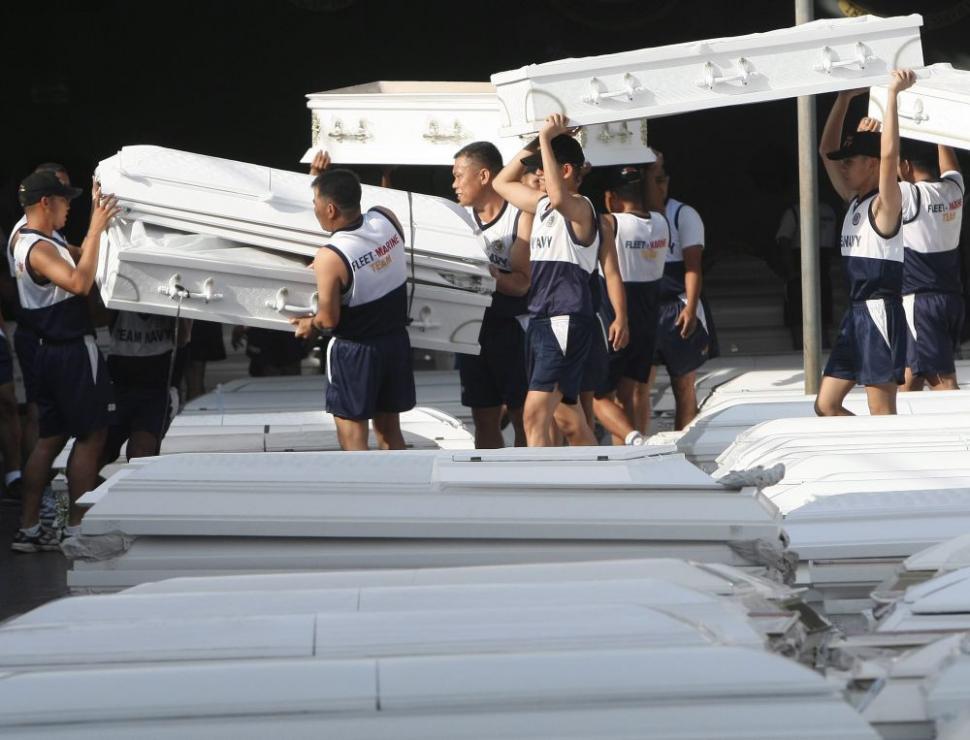 IMAGINI ȘOCANTE. Aproape o mie de morți în urma furtunii tropicale din Filipine 122375