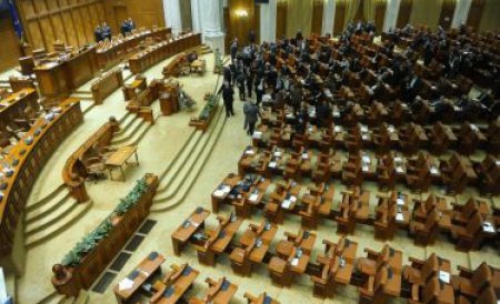 Scandal la şedinţa solemnă din Parlament, membrii PSD au părăsit plenul