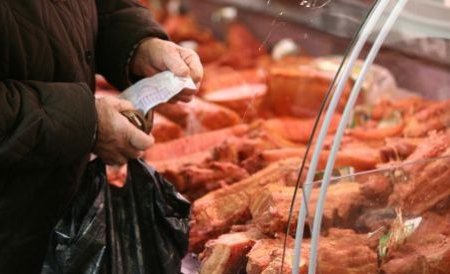 Atenţie de la cine cumpăraţi carne de porc: Furatul la cântar şi avizele sanitare, cele mai mari probleme