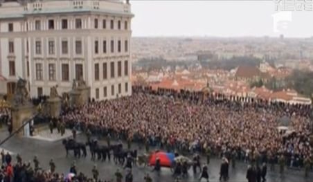 Doliu naţional în Cehia: Mii de oameni i-au adus un ultim omagiu lui Vaclav Havel