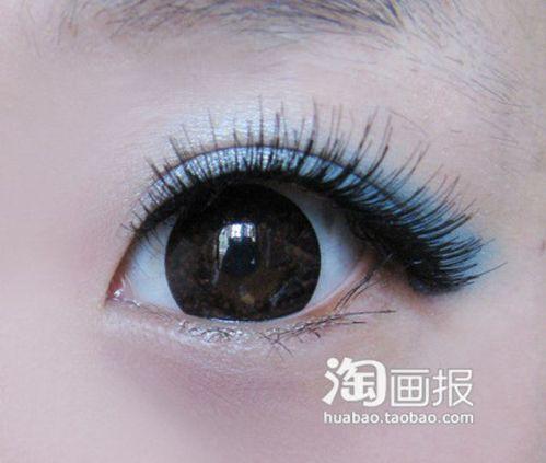 Nu-ţi va veni să crezi că este aceeaşi persoană. Vezi cum arată ÎNAINTE de machiaj 122626