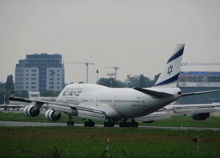 Un avion din Tel Aviv cu 141 de pasageri a aterizat în siguranţă pe aeroportul Otopeni după ce anunţase probleme la flapsuri