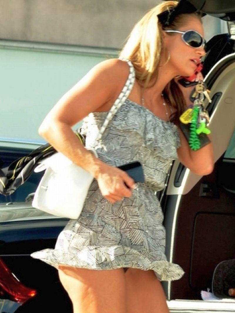 Aşa arată posteriorul femeii pe care toţi o credeau perfectă. Vântul a arătat o altă realitate 122804