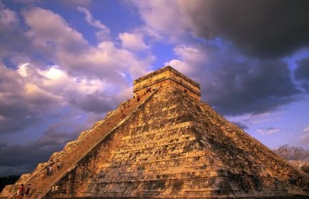 Un an până la Apocalipsa mayaşilor! Cum profită sud-americanii de &quot;sfârşitul lumii&quot;