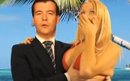 Cât de &quot;obraznic&quot; este Medvedev! Preşedintele rus pipăie o blondă pe sâni