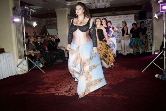 Imaginea care îţi va schimba percepţia despre frumuseţe. Vezi cum arată de fapt aceste femei 123005