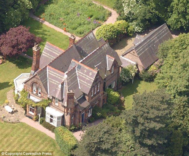 Secretul macabru care a transformat această casă în ruine. Află de ce nimeni nu vrea să o cumpere 122992