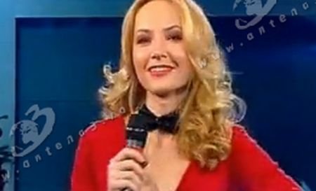 Karaoke în toată regula la ediţia specială Sinteza Zilei. Octavia Geamănu şi-a etalat talentele muzicale