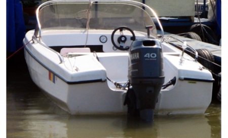 Dispariţie suspectă pe Dunăre. Doi bărbaţi s-au răsturnat cu barca