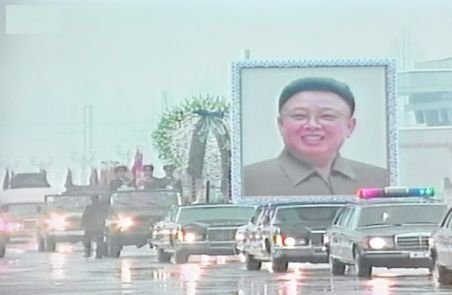 Fostul lider nord-coreean Kim Jong-il, condus pe ultimul drum de sute de mii de oameni. Programul ceremoniei nu a fost făcut public