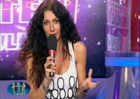 Mihaela Radulescu a revenit în forţă cu show-ul „Între prieteni“. Vezi imagini de la prima ediţie